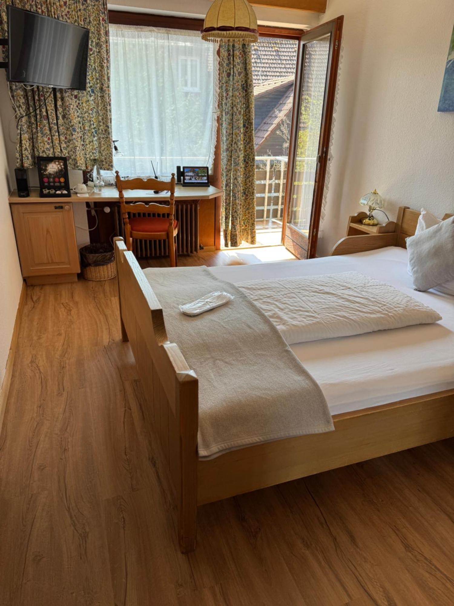 Hotel Restaurant Adler Stube Münstertal Eksteriør bilde